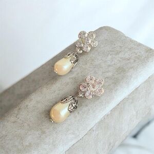 Vintage 90s Avon Rhinestone Flower Faux Pearl Drop Earrings Silver Pierced NIB